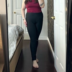 Under Armour black high-waisted leggings, XL